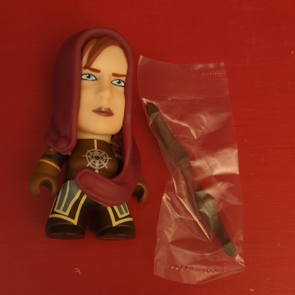 Dragon Age The Heroes of Thedas Titans Vinyl Figures -  Opened Leliana